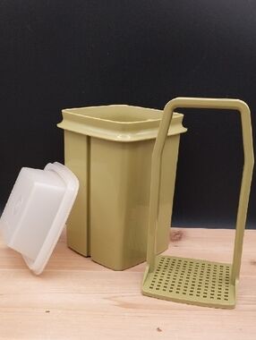 Vintage Tupperware Green Pickle Keeper With Strainer & Lid Model 1330-3 Made USA